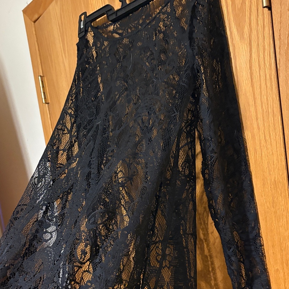 Elegant Black Lace Dress with Fringe - Picture 5 of 5
